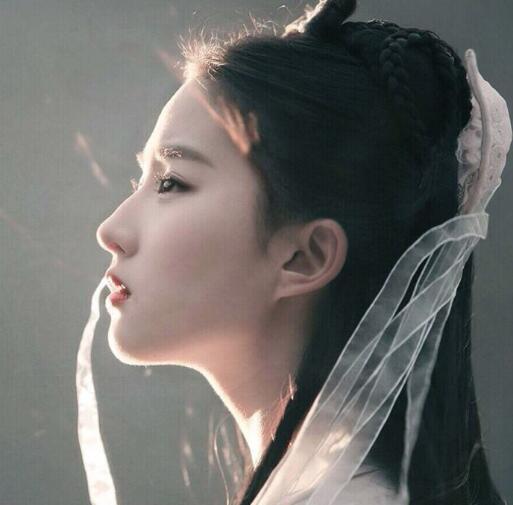 刘亦菲|与刘亦菲一样，同走仙女路线的鞠婧祎，为何不受待见了呢？