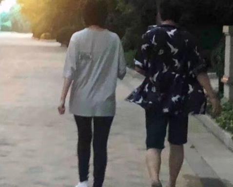 张若昀|张若昀亲自下厨做硬菜，为照顾好哺乳期老婆唐艺昕，尽心又尽力
