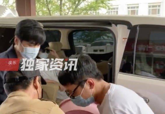 张若昀|张若昀亲自下厨做硬菜，为照顾好哺乳期老婆唐艺昕，尽心又尽力