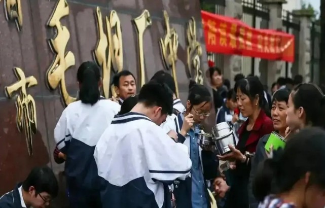1分之差15000的复读费毛坦厂中学复读费引争议家长压力太大