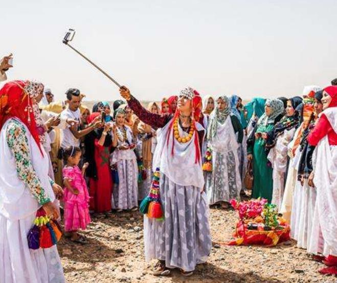 摩洛哥的新娘集市看对眼就能谈恋爱出嫁要骑驴去丈夫家