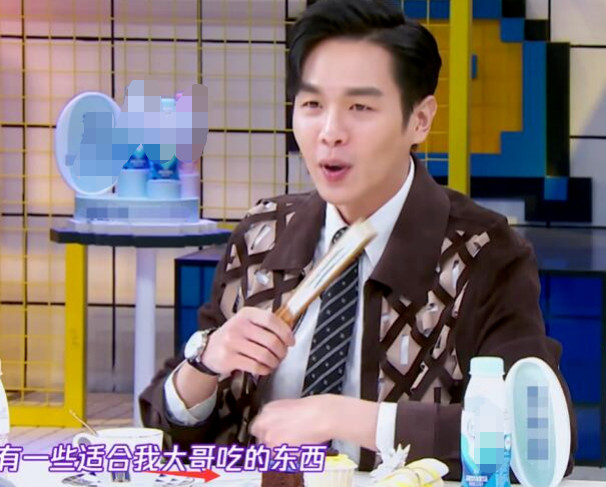 张若昀|张若昀亲自下厨做硬菜，为照顾好哺乳期老婆唐艺昕，尽心又尽力