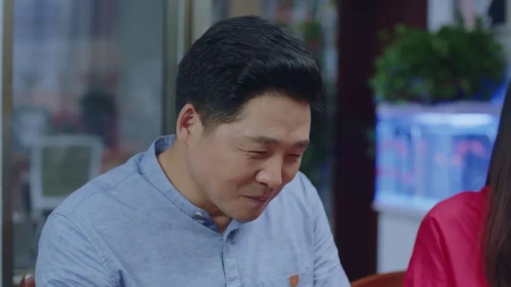 在广西卫视今天剧情中,李文秀的晚饭正做好,黄依然就扶着李焕荣回了家