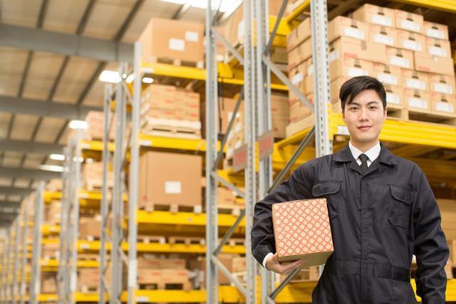 中国最牛快递小哥获得政府补贴100万,被评