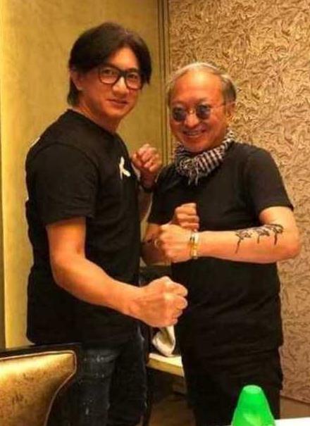 吴奇隆|摆脱油腻大叔，50岁吴奇隆颜值回春，和52岁胡军同框像两代人