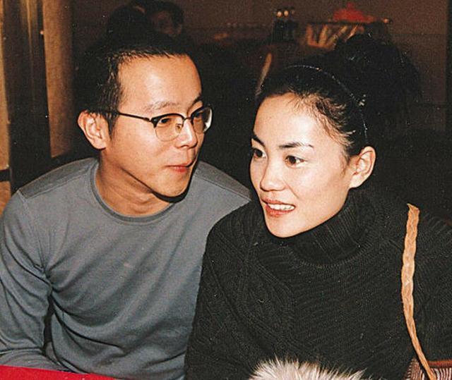 张亚东|多情才子张亚东：让高圆圆痴恋，被瞿颖苦守，为何51岁还如此吃香