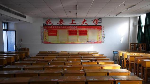 不把学生当人看,甚至有谣言说进毛坦厂读书前要签生死状,学生要是出了