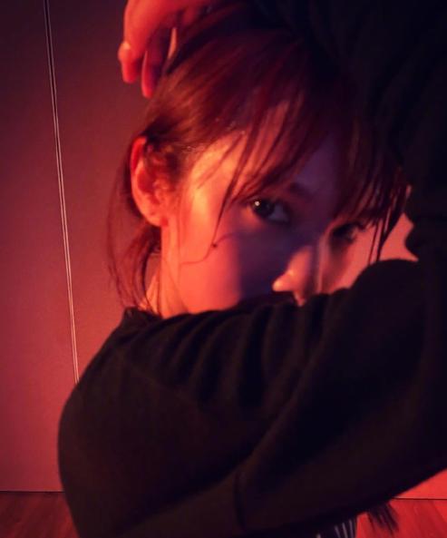 杨丞琳|杨丞琳晒合影，与陈妍希一起健身香汗淋漓，亲密接吻直言舍不得