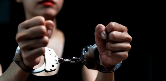 印度_社会|印度女子与他人暧昧被丈夫殴打，于是联合情人和女儿将丈夫杀害