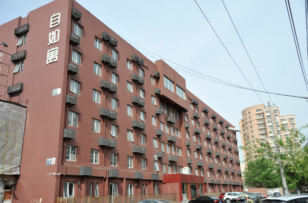 房租|“人抢房”变成“房等人”，连涨多年的房租终于降了！