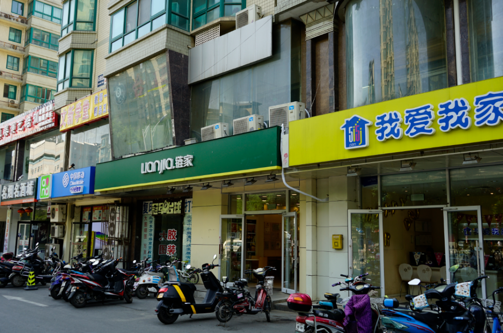 房租|“人抢房”变成“房等人”，连涨多年的房租终于降了！