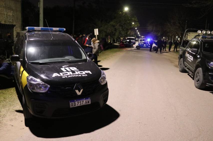 圣塔菲|14岁少女出门见男友彻夜未归，第二天下午尸体就被扔在她家门口