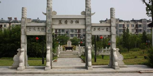 原先还有座"澹台子羽祠"(澹台子羽,孔子的徒弟"七十二贤"之一),魏忠贤