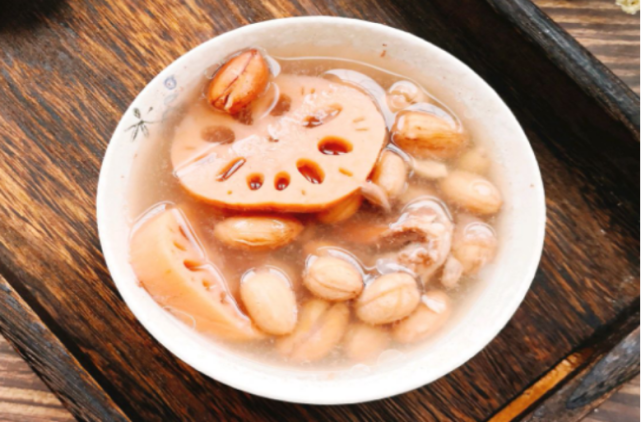 【花生莲藕猪骨汤的做法】