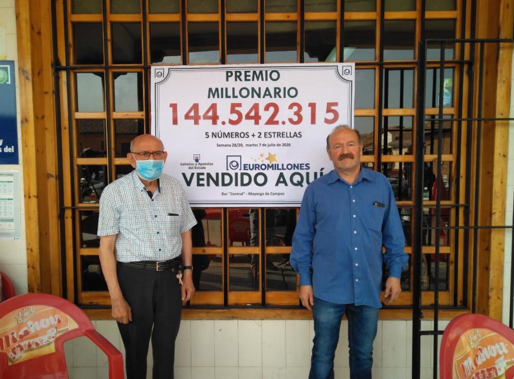 合买|15位好友合买彩票中11.5亿，每人分7600万不敢高调庆祝