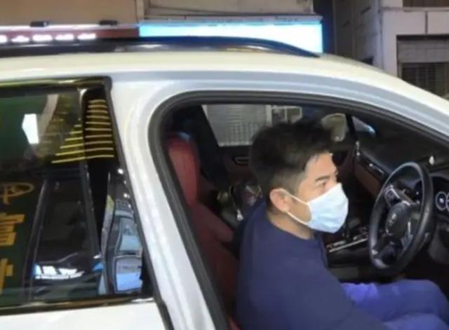 郭富城|郭富城驾驶豪车出行，54岁仍有天王包袱，娇妻乘地铁上班是作秀？