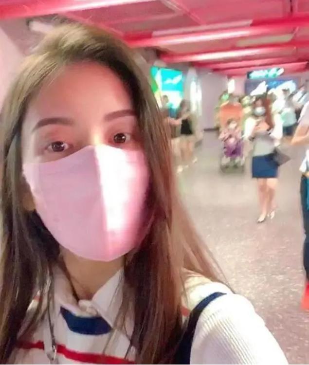 郭富城|郭富城驾驶豪车出行，54岁仍有天王包袱，娇妻乘地铁上班是作秀？