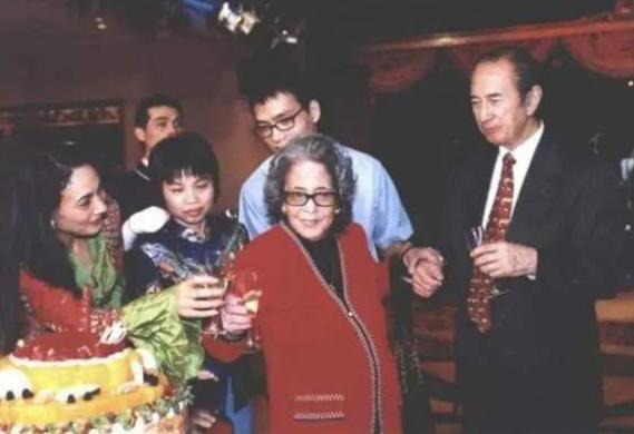 何家文|比起何超琼身家超越赌王，父母双亡弃千亿家产的何家文才是真豪横