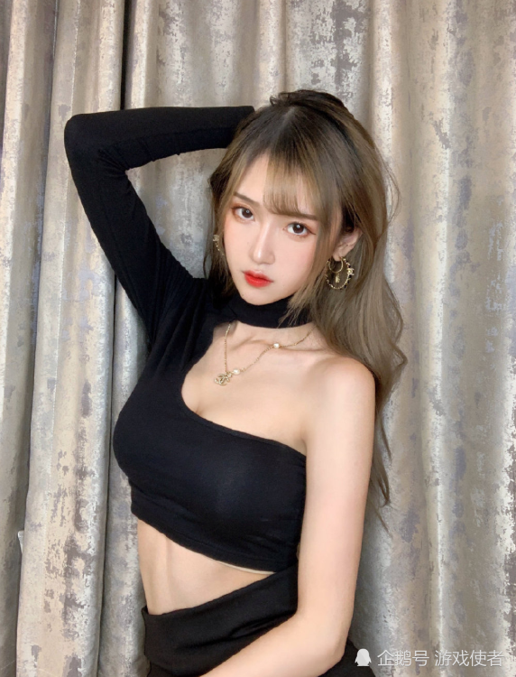 腐团儿钟爱破洞衣一次比一次出格网友我更喜欢保守派的宝子