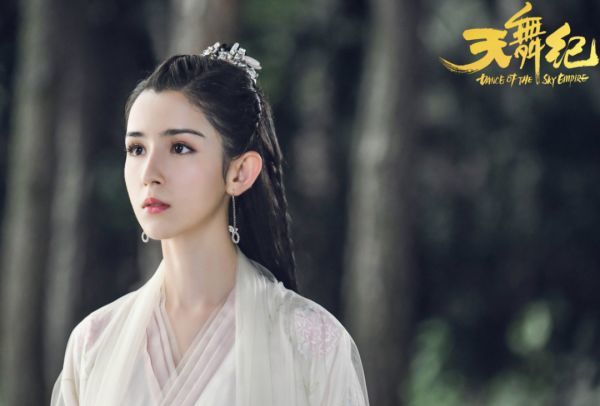 颜值|娱乐圈又出新疆美女，颜值力压热巴，新剧刚上线就把女主压得死死的！