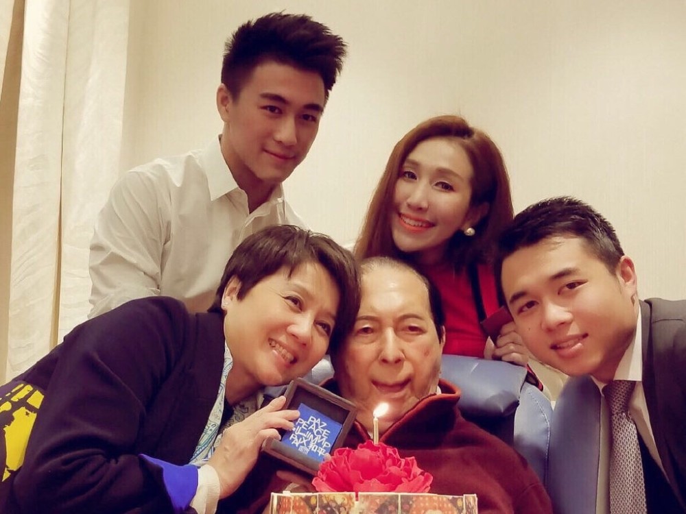 何鸿燊|何鸿燊八姐，99岁孤身一人，为何只有四房梁安琪陪伴左右？