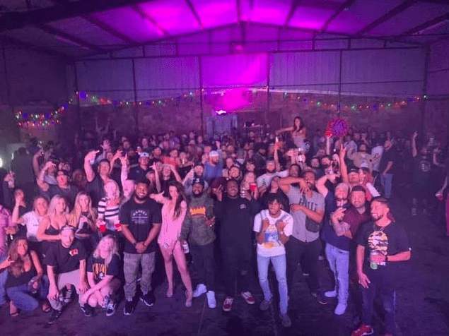 美国_社会|美国首位确诊州长嘴比石头硬：戴不戴口罩是美国人的权利！