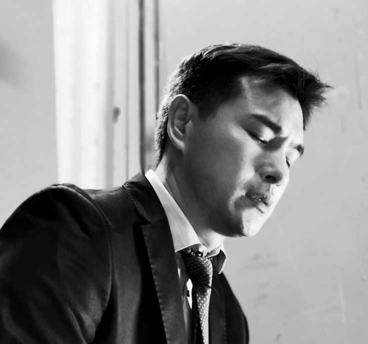 tvb|TVB视帝两年没剧播，晒黑白照感性留言：开始怀疑自己能力