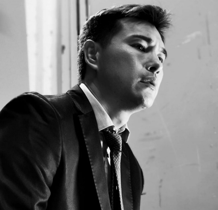 tvb|TVB视帝两年没剧播，晒黑白照感性留言：开始怀疑自己能力