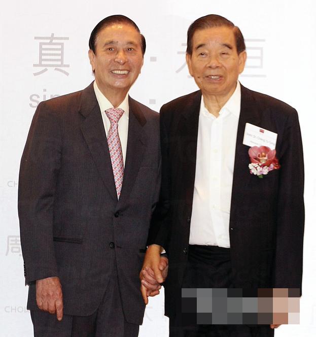 "超人"李嘉诚在书中赞郑裕彤待人诚恳,宽和,豪爽,不计较,表示两人40年