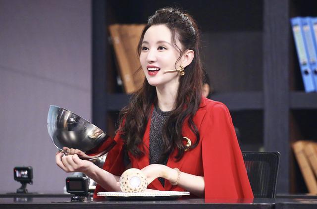 易立竞|张萌强势到把易立竞的深度访谈聊成自己主场？大谈演戏遭过的罪！