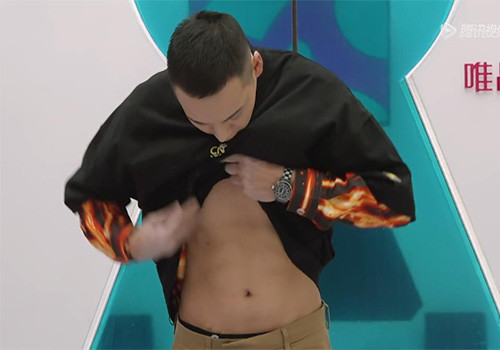 《认真的嘎嘎们》第一期开播,戚薇整蛊李诞,陈伟霆秀腹肌!