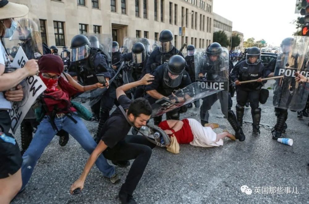 美国_社会|种族和职业成了原罪，一言不合就开杀？美国人好像真的疯魔了…