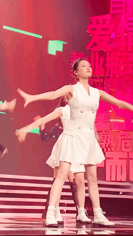 江疏影三人跳无价之姐舞姿优美婀娜多姿童瑶毛晓彤动作整齐