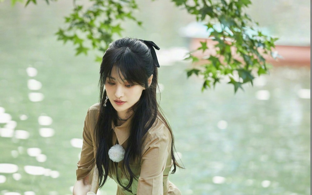 郑爽|网友花3200元买郑爽旧手机，屏幕破损电池差，发文吐槽引争议