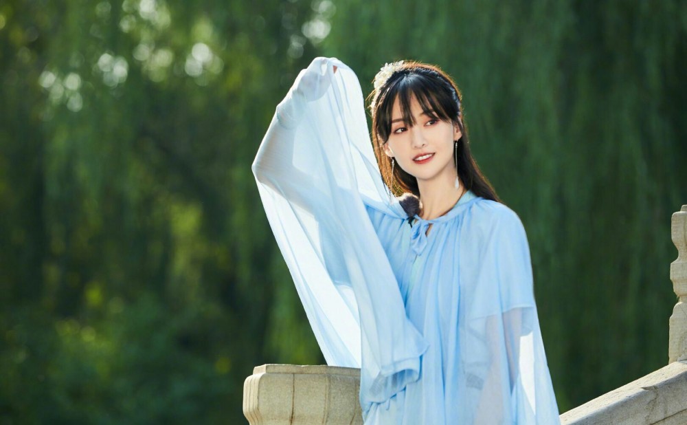 郑爽|网友花3200元买郑爽旧手机，屏幕破损电池差，发文吐槽引争议