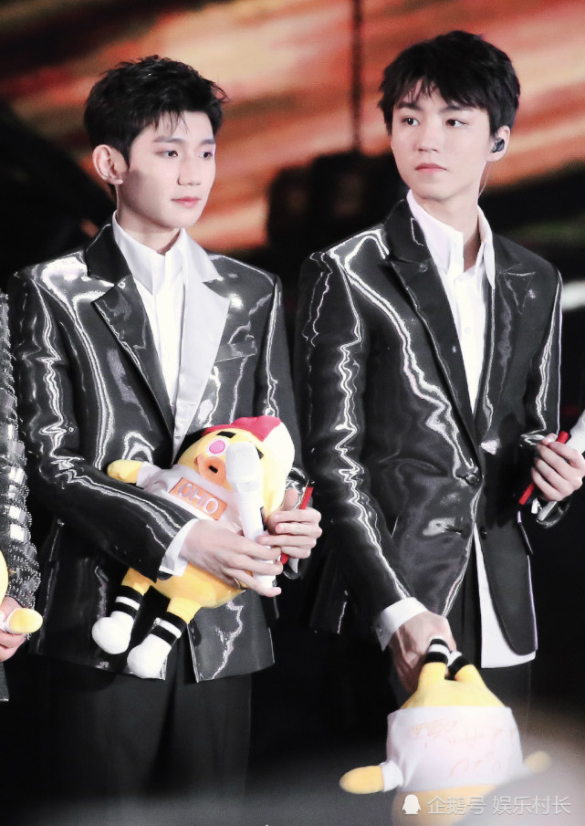 王俊凯王源夏秋八周年cp粉庆祝方式令人震撼易烊千玺独庆开博七年