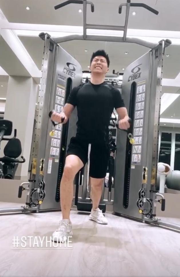 何超莲|送别赌王第四天，何超莲公开秀恩爱，留窦骁在妈妈家中居住疑已订婚