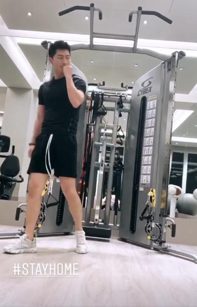 何超莲|送别赌王第四天，何超莲公开秀恩爱，留窦骁在妈妈家中居住疑已订婚