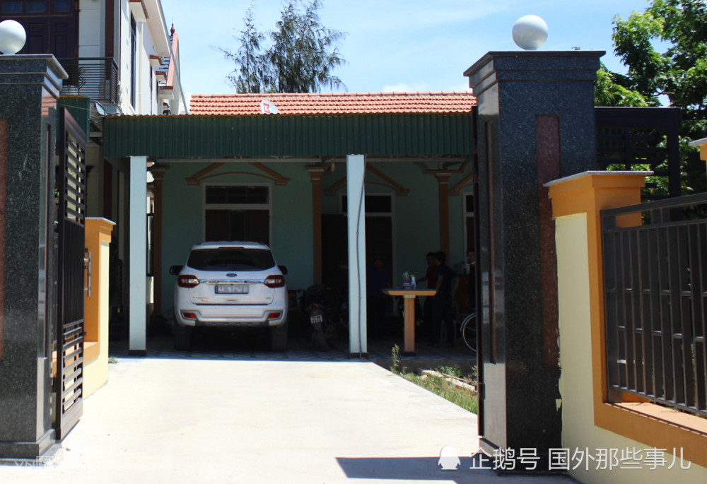 疯狂|小伙中440亿大奖，疯狂买地造房子