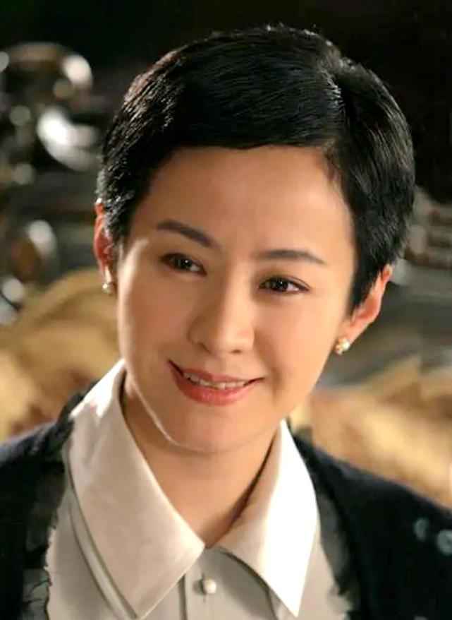 成名于凤凰琴亲情树与导演何群走进婚姻却又分道扬镳