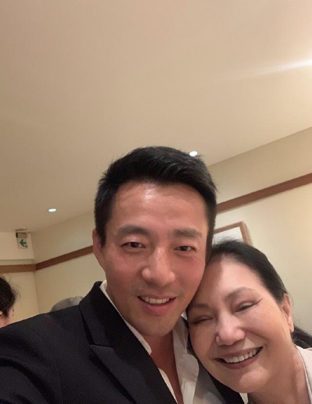 汪小菲|汪小菲晒16年与大s旧照秀恩爱，感慨自己长皱纹，但老婆一直都很美