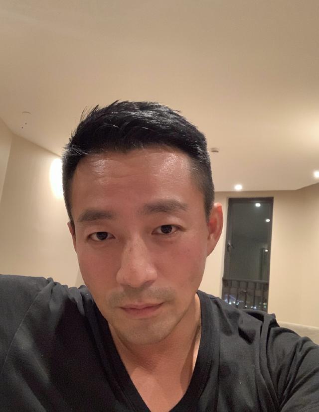 汪小菲|汪小菲晒16年与大s旧照秀恩爱，感慨自己长皱纹，但老婆一直都很美