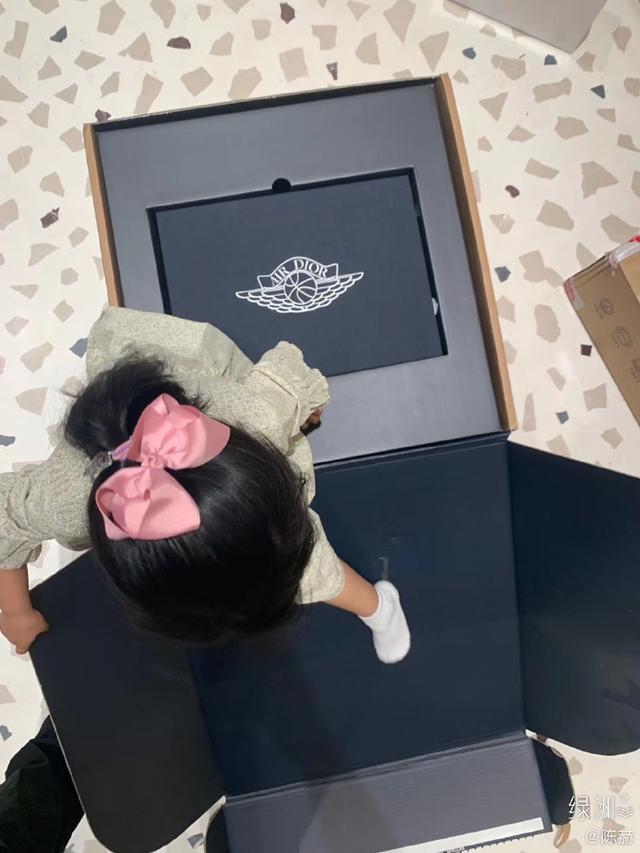 陈赫|陈赫高调晒新鞋，一双限量版被炒到20万？却被网友质疑是二手