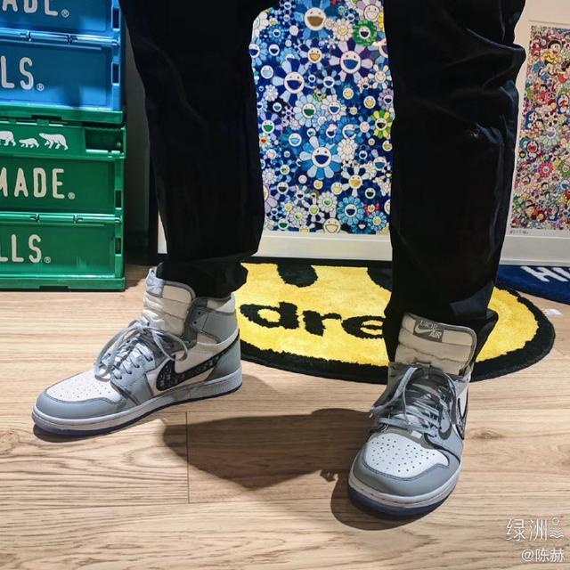 陈赫|陈赫高调晒新鞋，一双限量版被炒到20万？却被网友质疑是二手