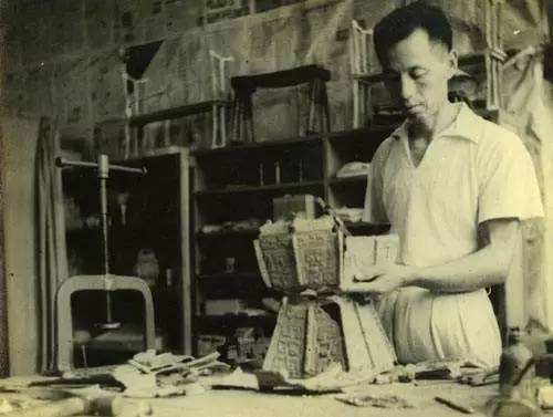 四羊方尊|四羊方尊曾破碎过，根据《力报》的报道，这件文物还有一个盖子