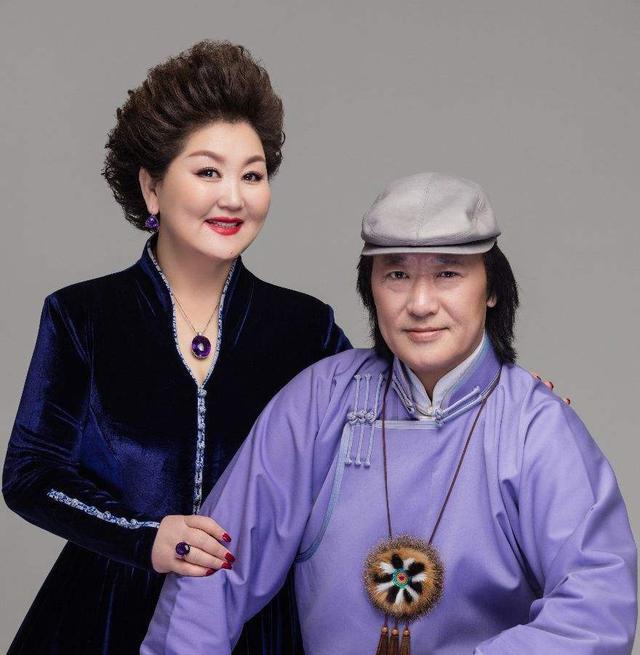 吉祥三宝|还记得吉祥三宝吗？父亲早已离世，母亲隐退，女儿其实有两个