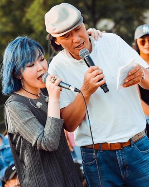 吉祥三宝|还记得吉祥三宝吗？父亲早已离世，母亲隐退，女儿其实有两个