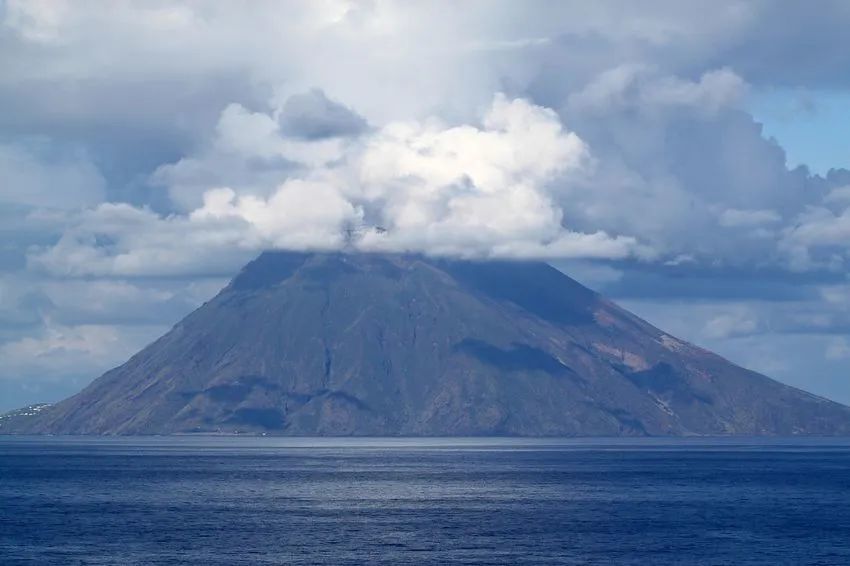 海底火山是如何喷发的 腾讯新闻