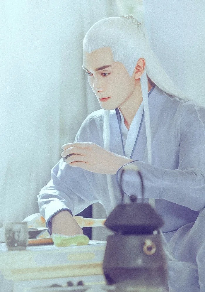 胡冰卿|胡冰卿资源就像开了挂一样，新剧要低调开拍，男主还是高伟光