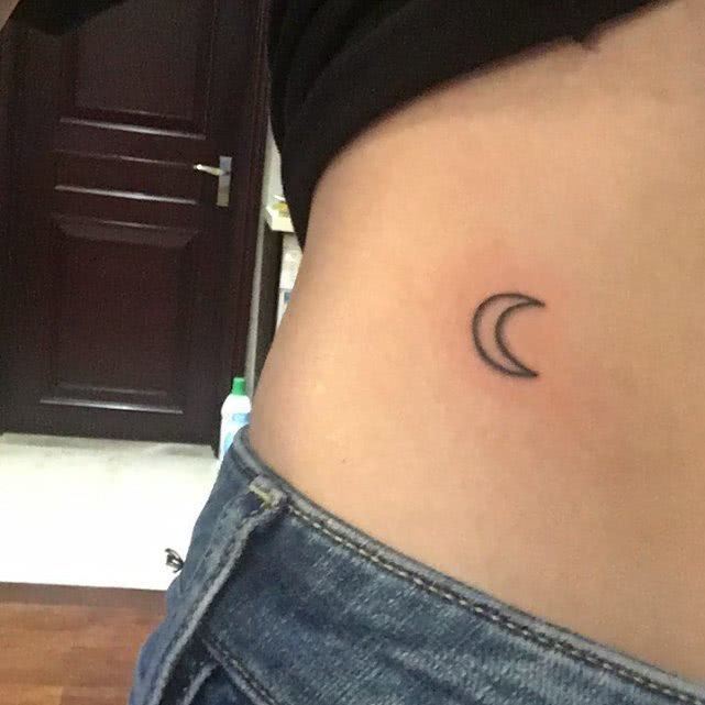 法图麦|李咏女儿晒旧照画风成熟，哈文大赞她是女神，曾因大胆穿衣引争议